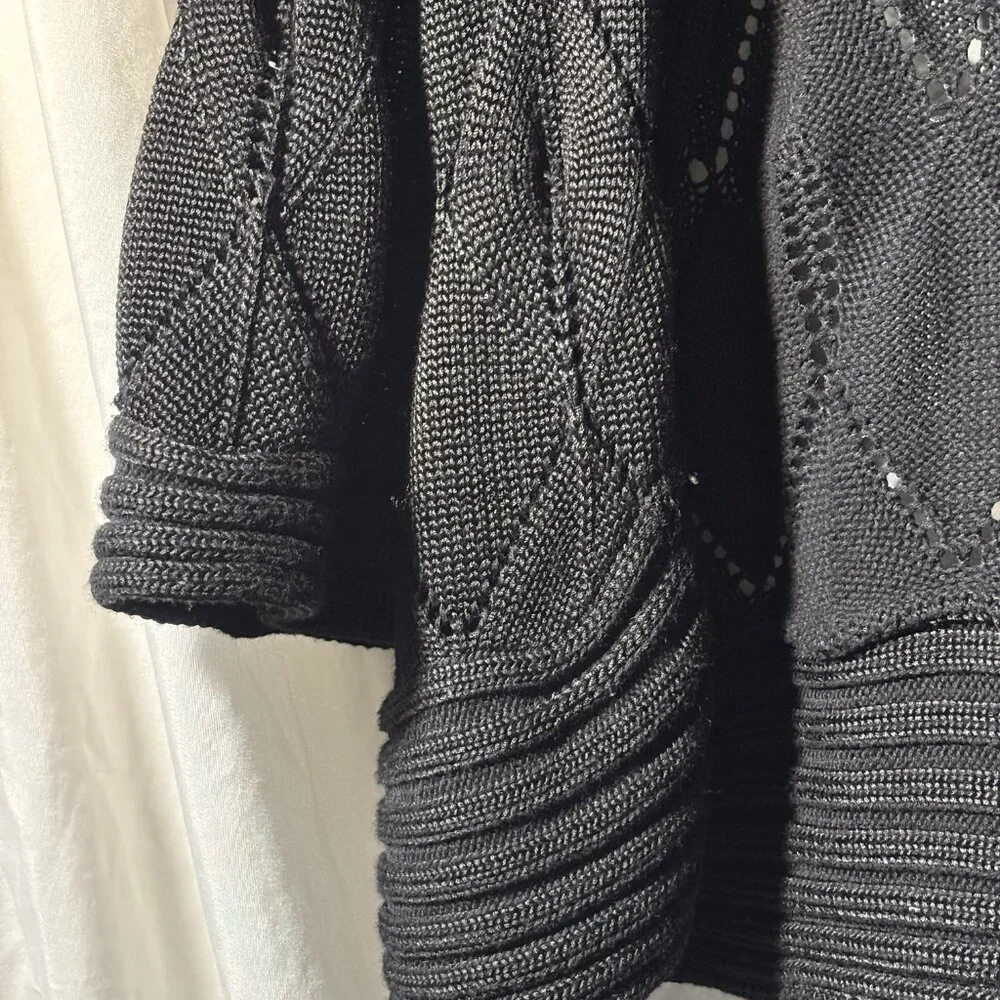 Women's Peter Nygard Black Open Front Sweater Size Medium/Petite - Picture 2 of 4